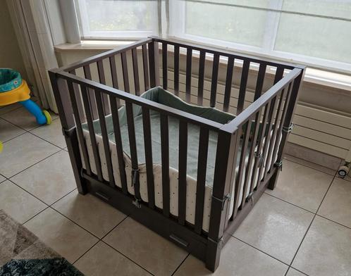 Babypark met opbergruimte Bobita, met bekleding en, matras, Kinderen en Baby's, Babyparken, Zo goed als nieuw, Ophalen