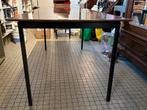 Vintage mahonie tafel op zwart metalen poten, Ophalen, Gebruikt, 100 tot 150 cm, Vintage, sixties