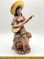 Beeld van vrouw met sombrero en gitaar, Verzamelen, Beelden en Beeldjes, Ophalen, Zo goed als nieuw