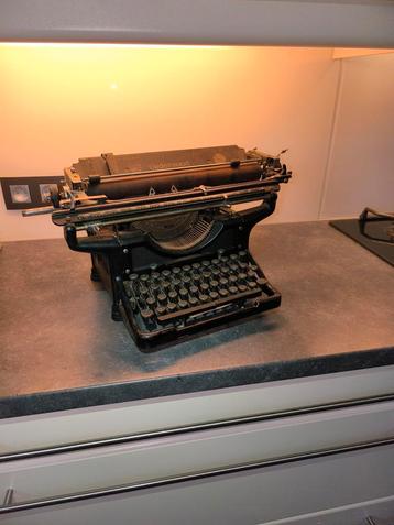 Underwood typemachine vintage beschikbaar voor biedingen