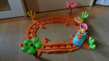 Trein met sporen  beschikbaar voor biedingen
