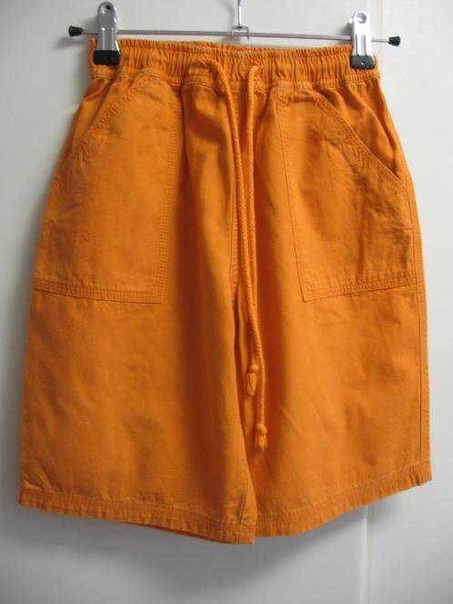 Oranje bermuda met elastiek in de band, maat 128, Kinderen en Baby's, Kinderkleding | Maat 128, Zo goed als nieuw, Ophalen of Verzenden