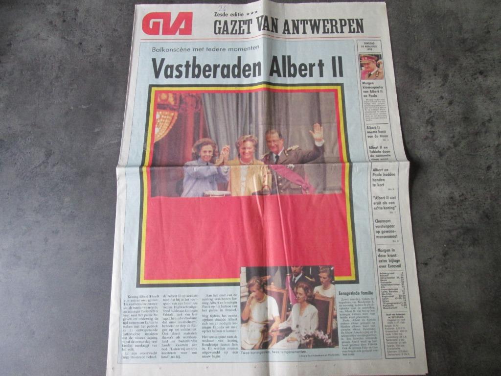 Kroning van Koning Albert II - de krant van 10 augustus 1993, Collections, Maisons royales & Noblesse, Utilisé, Magazine ou livre