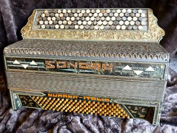 ANTIEKE KNOP ACCORDEON B GRIFF BJ 1920 beschikbaar voor biedingen