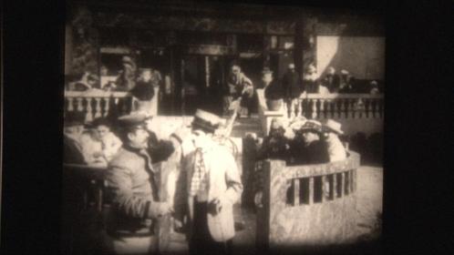 Charlie Chaplin in "THE CURE"' uit 1917 op 16mm zwartwitfilm, Audio, Tv en Foto, Filmrollen, 16mm film, Ophalen of Verzenden