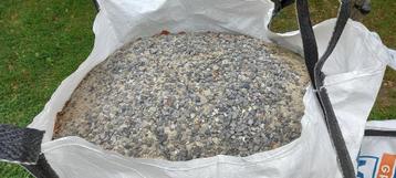 Mix voor beton (grind + zand) in een grote zak van 1,5 ton beschikbaar voor biedingen