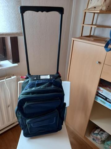 (reis)trolley in heel goede staat. Prijs: 10 euro beschikbaar voor biedingen