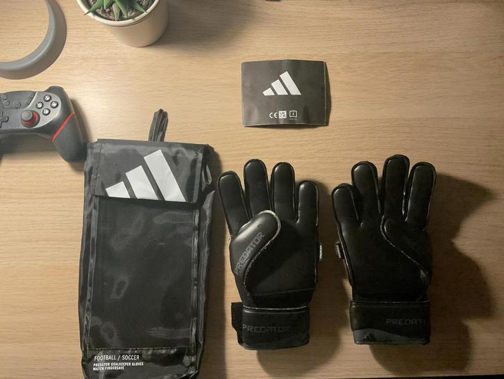 Goalkeeper gloves | Gants de gardien, Sports & Fitness, Football, Comme neuf, Gants, Enlèvement ou Envoi