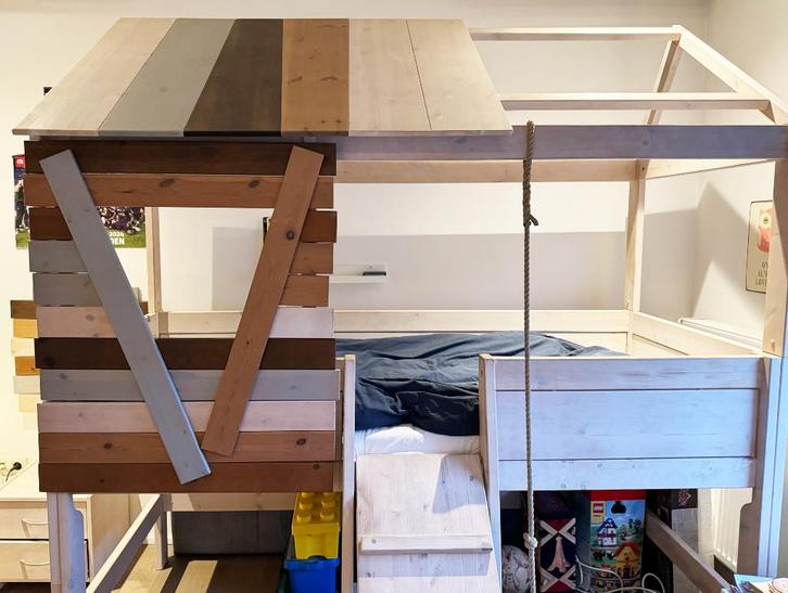 Lifetime lit mezzanine + armoire + table de chevet + miroir, Enfants & Bébés, Chambre d'enfant | Chambres d'enfant complètes, Utilisé