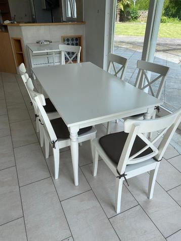 Eettafel  beschikbaar voor biedingen