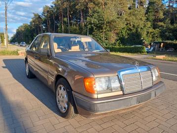 Mercedes 200e automaat oldtimer originele staat beschikbaar voor biedingen