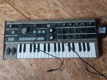 Korg Microkorg avec adaptateur Korg sans vocodeur disponible aux enchères