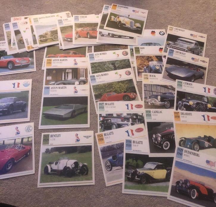 Edito-Service: 62 autokaarten + stickerblad met autologo's, Collections, Marques automobiles, Motos & Formules 1, Neuf, Voitures
