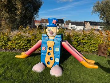 Klim en speeltoestel PIPO met 2 glijbanen en klimrekjes beschikbaar voor biedingen