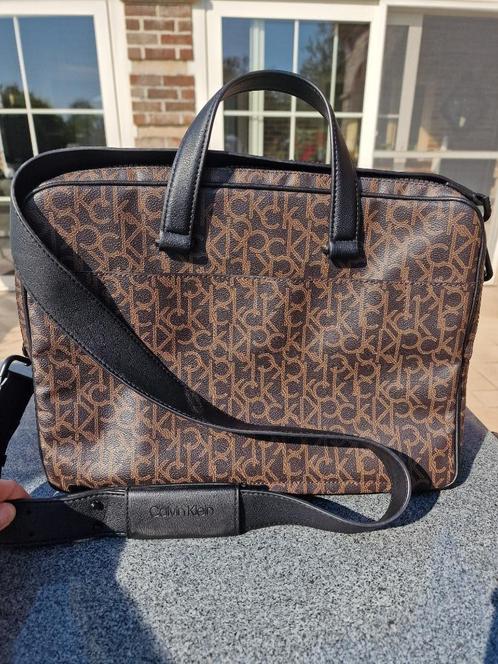 Laptoptas Calvin klein, Handtassen en Accessoires, Tassen | Schoudertassen, Nieuw, Overige merken, Bruin, Leer, Ophalen