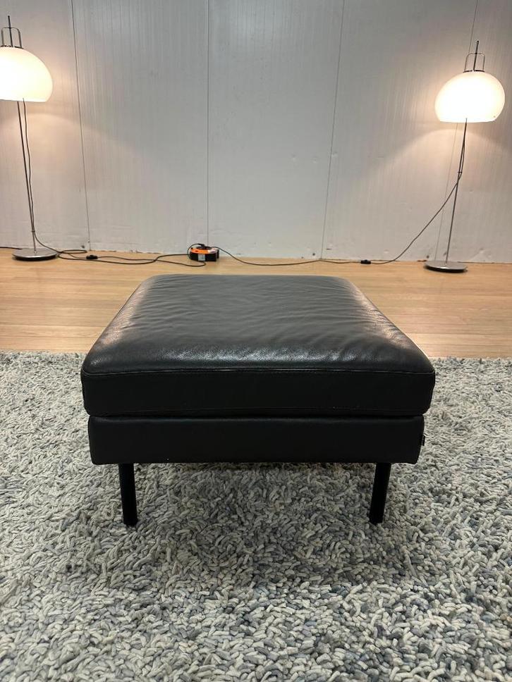 NIEUWSTAAT Bolia Hocker Bruin Leer met Opbergruimte NP: €1k, Huis en Inrichting, Zetels | Voetbanken en poefs, Zo goed als nieuw