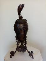 Bronzen cassoletbeker met dieren Auguste Cain, Ophalen, Brons