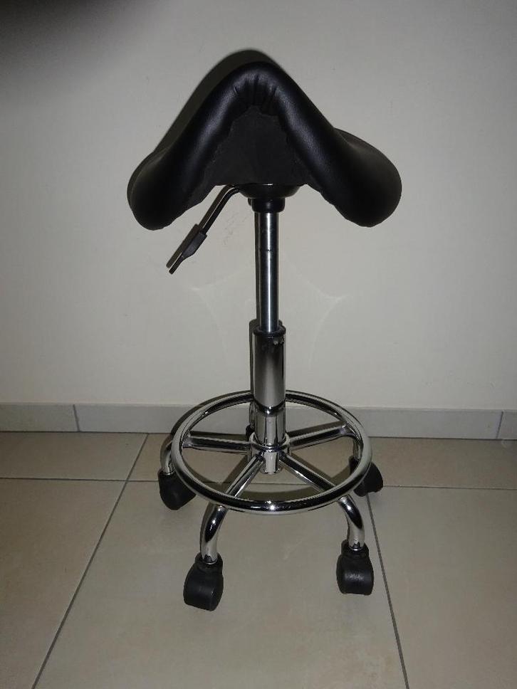 Kruk 70 cm hoog 5 draaiwielen - stalen frame - lederen zit, Maison & Meubles, Chaises de bureau, Comme neuf, Tabouret de bureau