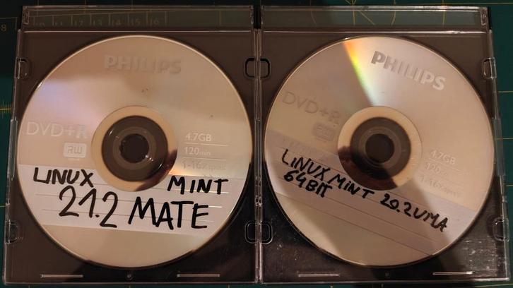 Linux DVD's in opruiming - STARTKLAAR, Computers en Software, Besturingssoftware, Gebruikt, Windows, Ophalen of Verzenden