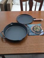Lot de deux poêles en fonte avec livre de cuisine et instruc, Enlèvement ou Envoi, Fonte