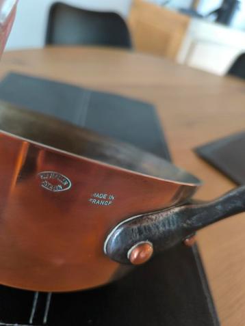 zware koperen pan zie stempel  beschikbaar voor biedingen