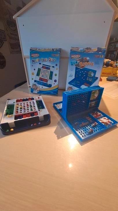 Mookie a world of Play 2 spellen, Hobby en Vrije tijd, Gezelschapsspellen | Bordspellen, Zo goed als nieuw, Ophalen of Verzenden