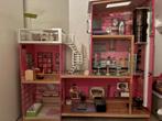 Barbiehuis in hout, Kinderen en Baby's, Ophalen, Gebruikt, Poppenhuis