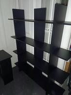 Étagères de couleur noire, Enlèvement