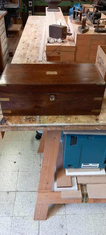 Engels schrijfkoffertje beschikbaar voor biedingen