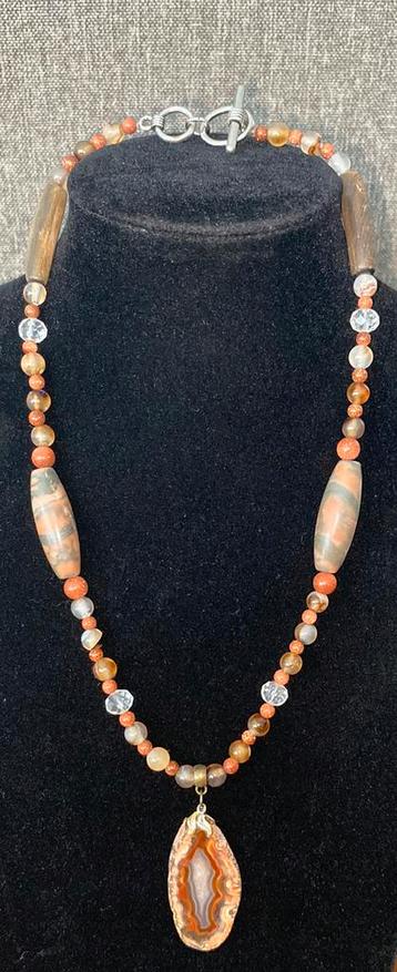Elegante edelstenen ketting agaat bruine goudsteen beschikbaar voor biedingen