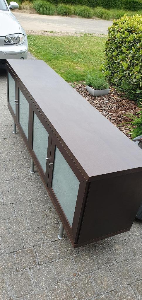 Donkerbruin Ikea Bonde dressoir, Huis en Inrichting, Kasten | Dressoirs, Zo goed als nieuw, 150 tot 200 cm, 25 tot 50 cm, Met deur(en)