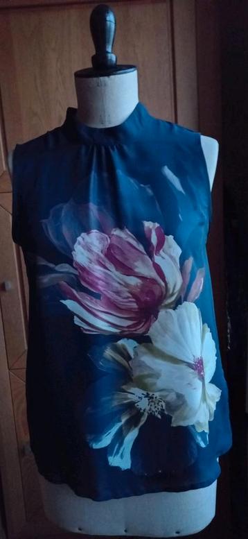 Donkerblauwe blouse met bloemen  - maat 38 beschikbaar voor biedingen