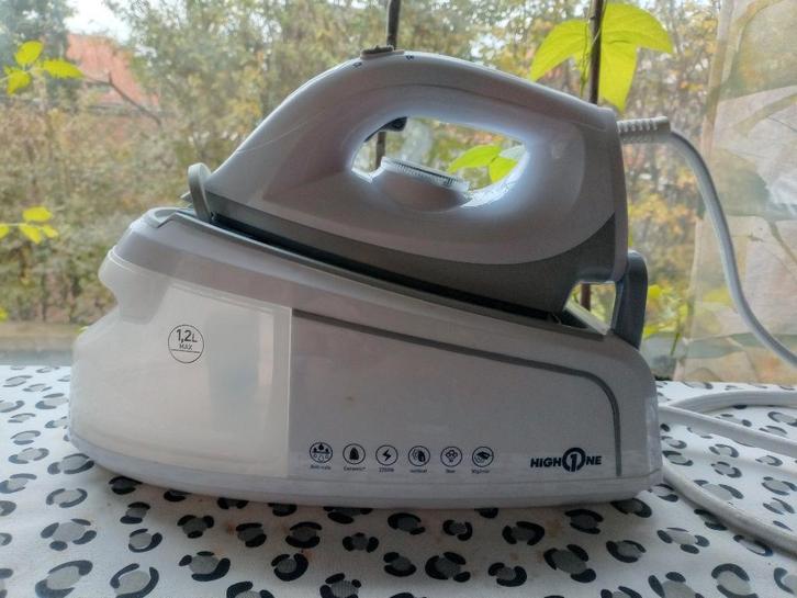 Stoom strijk ijzer High One, Elektronische apparatuur, Strijkijzers en Strijkplanken, Zo goed als nieuw, Strijkijzer met snoer