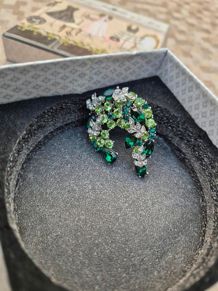 Super mooie vintage chique stralende broche, Huis en Inrichting, Woonaccessoires | Dienbladen, Ophalen of Verzenden