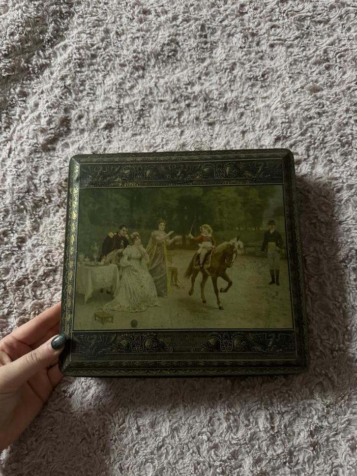 Antiek blikken doos verzamel object, Verzamelen, Blikken, Ophalen of Verzenden