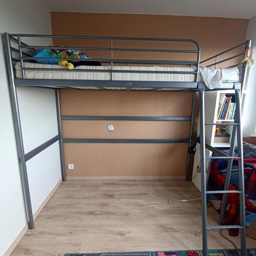 Svärta IKEA loft bed voor één persoon, Huis en Inrichting, Slaapkamer | Bedden, Gebruikt, Eenpersoons, 90 cm, Metaal, Grijs, Ophalen