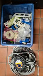 plastiek bak met allerlei priezen en kabelset, Doe-het-zelf en Bouw, Ophalen of Verzenden, Zo goed als nieuw