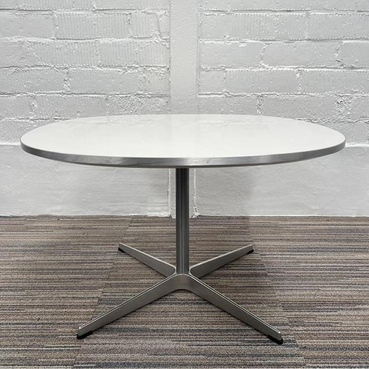 FRITZ HANSEN Supercircular A222	coffee table, Huis en Inrichting, Tafels | Bijzettafels, Zo goed als nieuw, Rond, 45 tot 60 cm