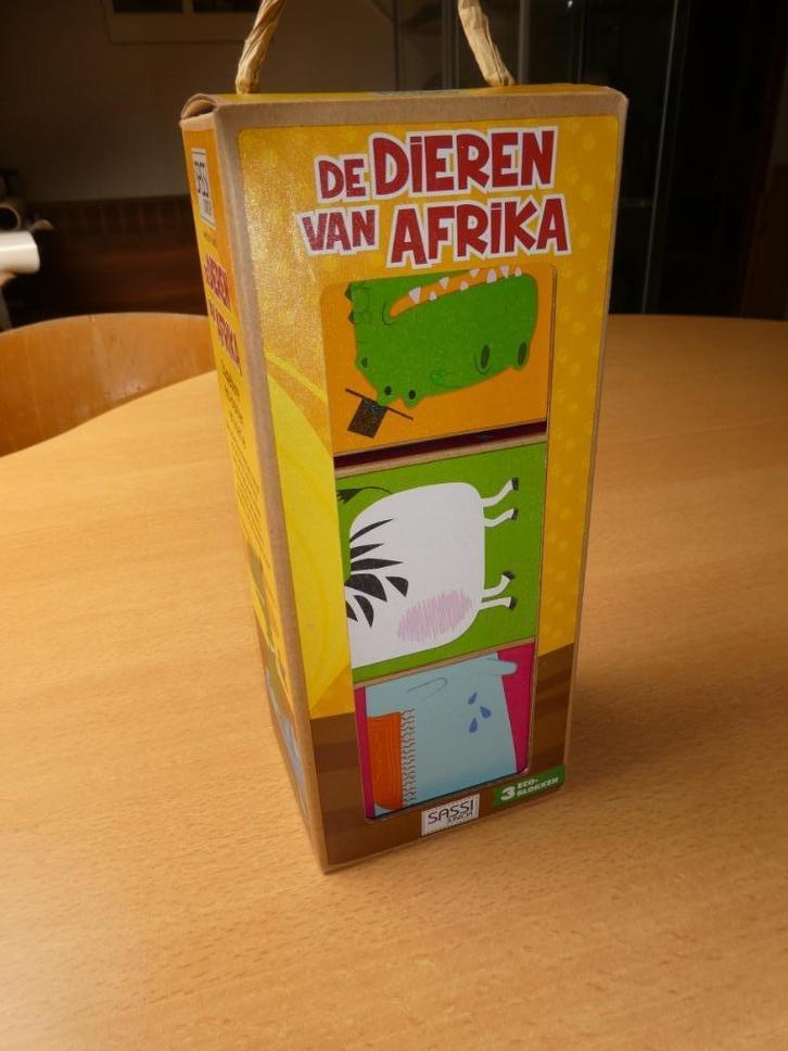 De dieren in Afrika stapelbare eco-blokken en boekje, Boeken, Kinderboeken | Kleuters, Nieuw, Fictie algemeen, Jongen of Meisje
