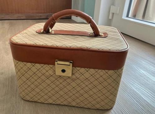 Beautycase met retro look - amper gebruikt, Handtassen en Accessoires, Beautycases, Zo goed als nieuw, Hardcase, Beige, Met slot