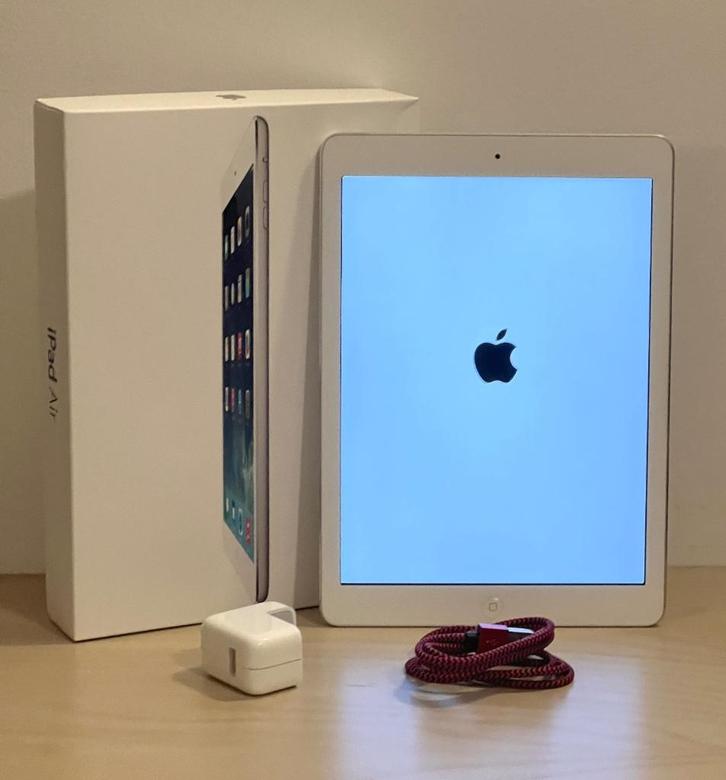Apple iPad Air Wi-Fi Silver 64Go, Computers en Software, Apple iPads, Zo goed als nieuw, Apple iPad, Wi-Fi, 10 inch, 64 GB, Zilver