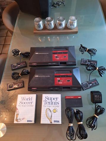 2 consoles Sega Master System + 3 jeux + 4 manettes !