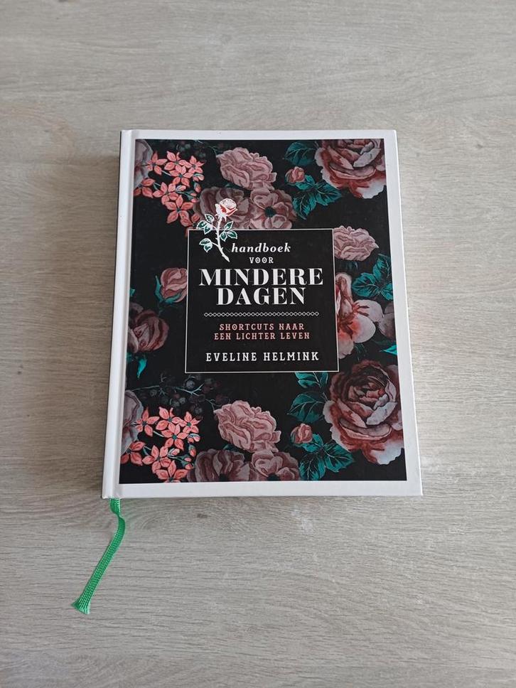 Eveline Helmink - Handboek voor mindere dagen, Livres, Psychologie, Comme neuf, Enlèvement ou Envoi