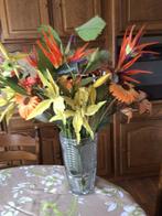 Vaas met kunstbloemen, Ophalen