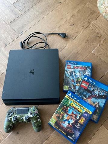 PlayStation 4 met 1 controller en 3 spelletjes  beschikbaar voor biedingen