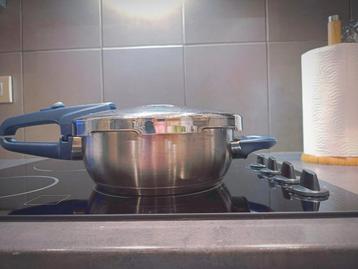 Degelijke snelkookpan amper gebruikt voor een kleine prijs!! beschikbaar voor biedingen