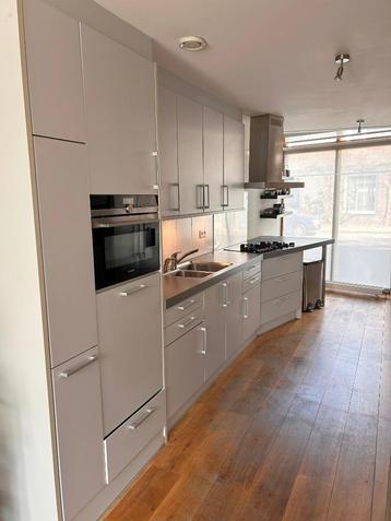 Moderne complete keuken inclusief apparaten GEDEMONTEERD, Wit, Enkelwandige keuken, Ophalen of Verzenden, Zo goed als nieuw
