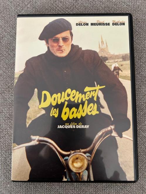 Réservé ! DVD Doucement les basses, Cd's en Dvd's, Dvd's | Komedie, Zo goed als nieuw, Ophalen