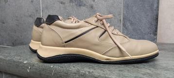 beige damessneakers Mt 39