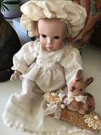 Schattig brocante oud porseleinen popje met konijntje, Ophalen of Verzenden